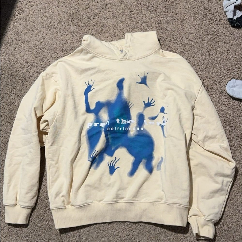 oversized hoodie super comfy and so cute
